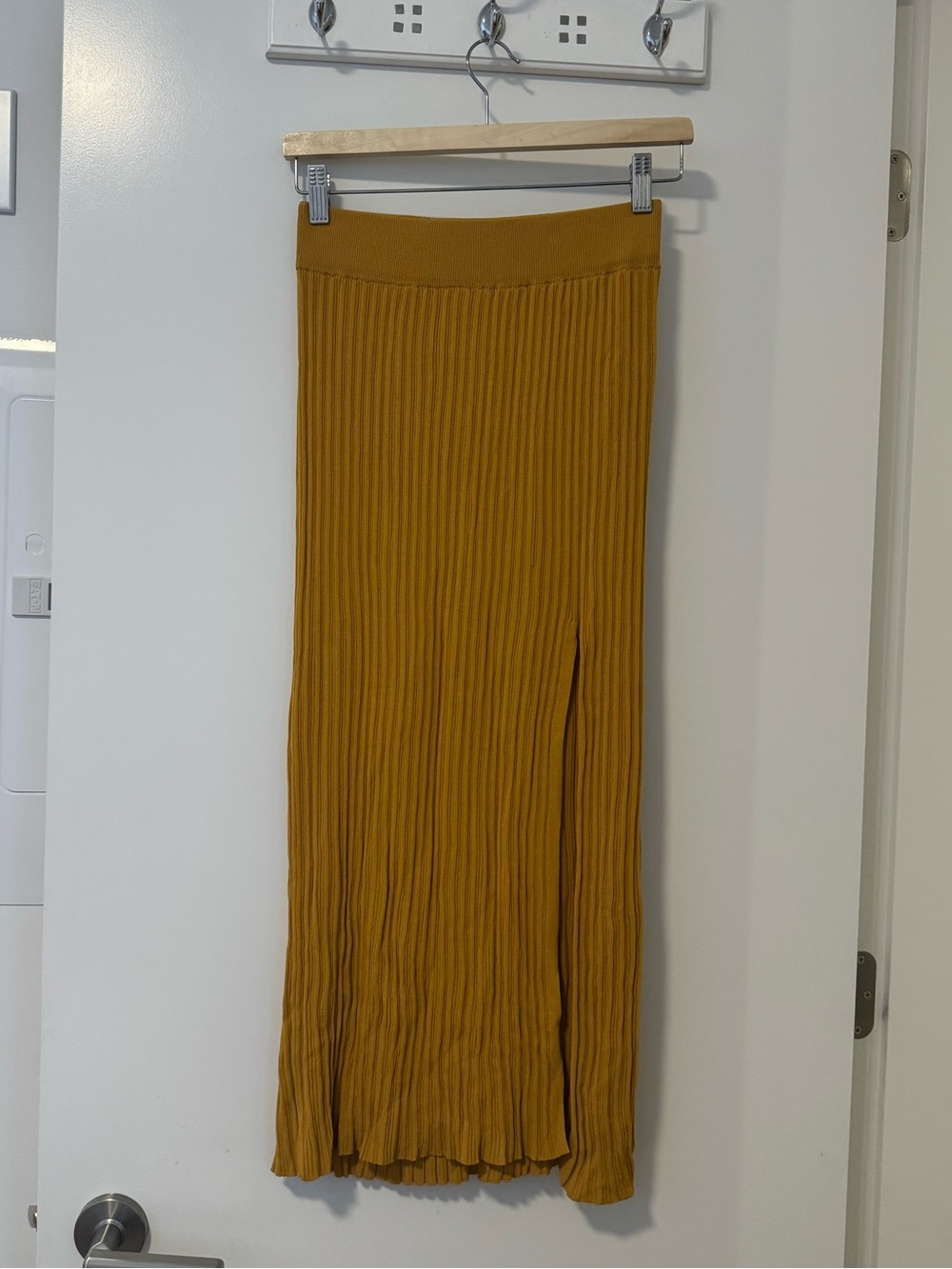 Aritzia Wilfred Mustard Rib Knit Midi Pencil Skirt Slit Size S